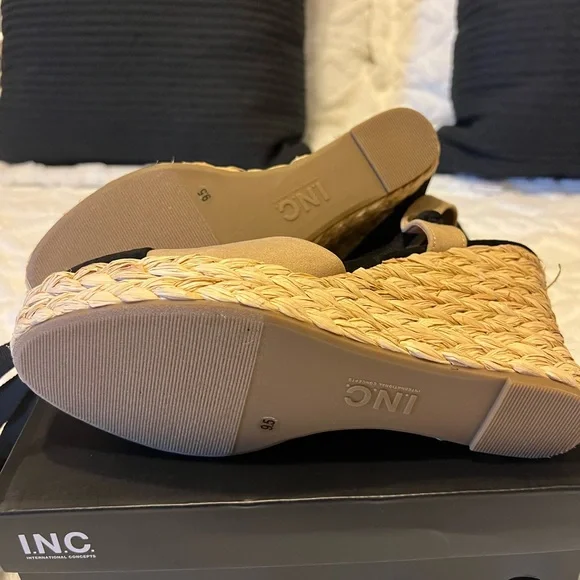 INC MAISIEF BLACK SHOES - Picture 2 of 7